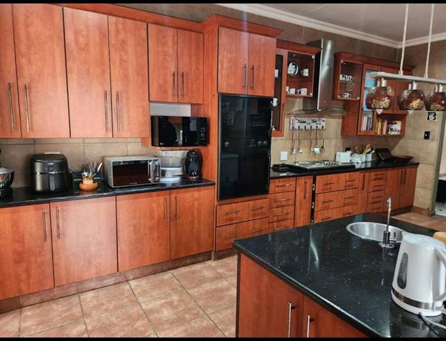 4 BEDROOM HOUSE FOR SALE IN SASOLBURG EXT 4